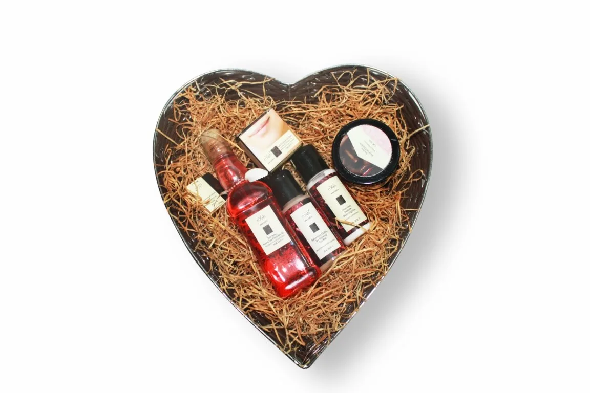 Nyah Luv Basket Gift Rose Set – Medium (190 ml), Heart-shaped basket with filler and two visible personal-care items.