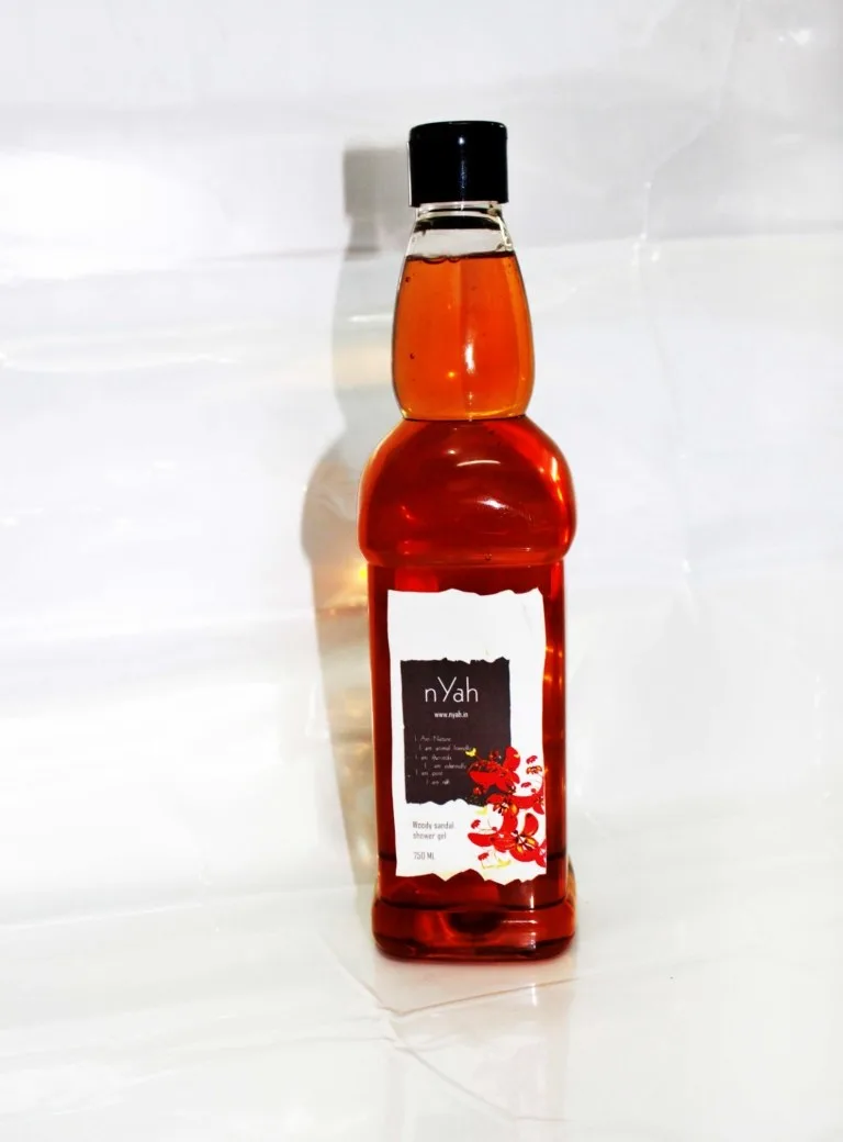 Nyah Large Wine Bottle Shower Gel – 750 ml, Single red-toned bottle with a wine-bottle silhouette and dark cap.