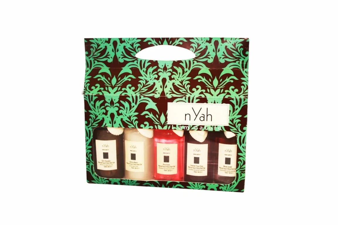Nyah Small Royal Gift Shower Gels – 5 × 70 ml, Green patterned Royal-themed carton with five small bottles.